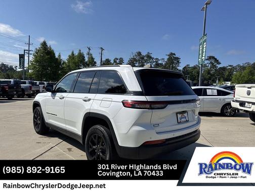 Bright White Clearcoat 2024 Jeep Grand Cherokee Laredo