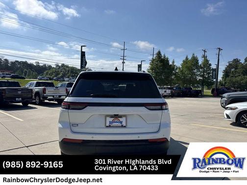 Bright White Clearcoat 2024 Jeep Grand Cherokee Laredo