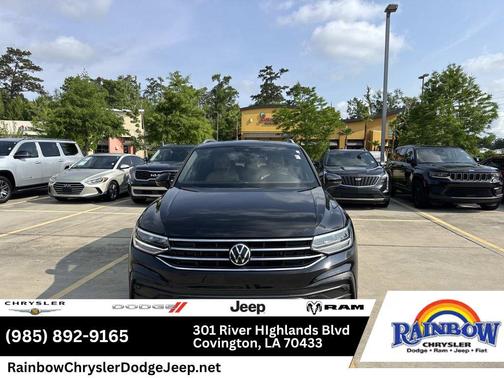 Deep Black Pearl Effect 2023 Volkswagen Tiguan 2.0T SE