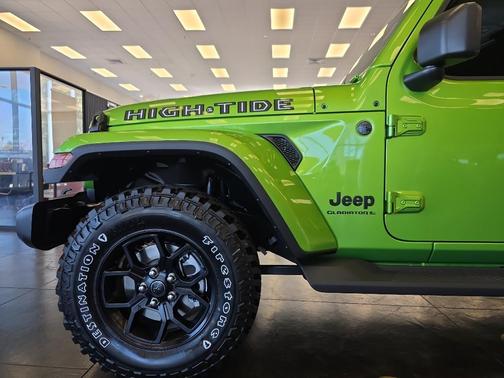 2025 Jeep Gladiator Sport