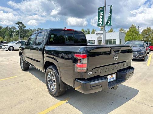 2022 Nissan Frontier SV
