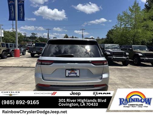 Silver Zynith 2026 Jeep Grand Cherokee Laredo