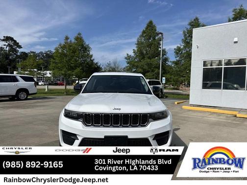 Bright White Clearcoat 2024 Jeep Grand Cherokee Laredo