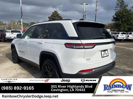 Bright White Clearcoat 2026 Jeep Grand Cherokee Laredo