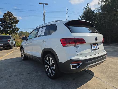 2024 Volkswagen Taos 1.5T SE