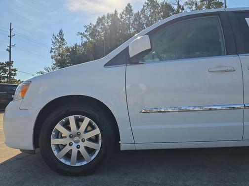 2016 Chrysler Town & Country Touring