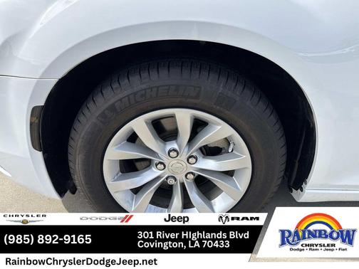 Bright White Clearcoat 2023 Chrysler 300 Touring