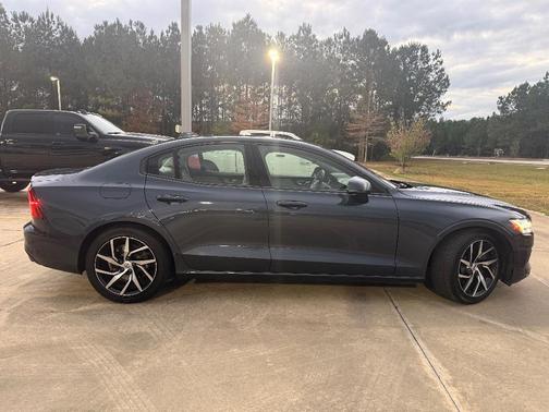 2020 Volvo S60 T5 Momentum