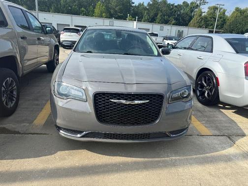 2018 Chrysler 300 Touring