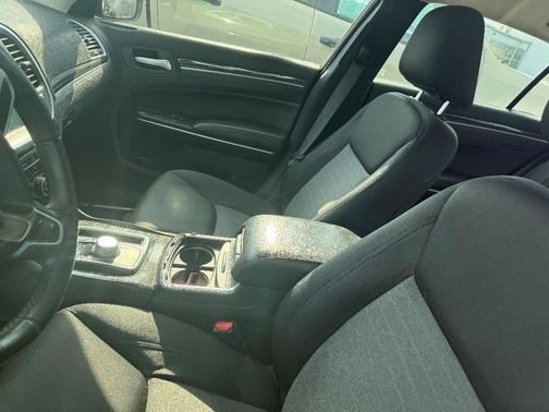 2018 Chrysler 300 Touring