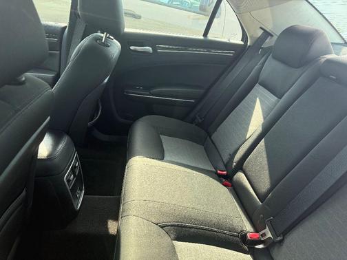 2018 Chrysler 300 Touring