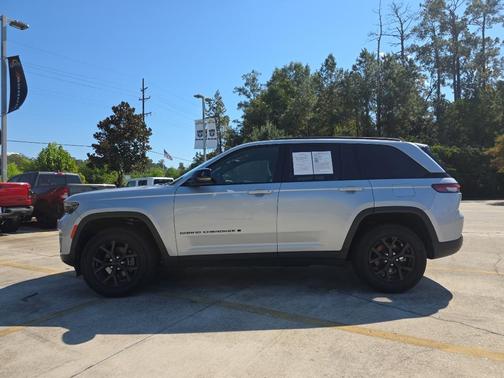 2024 Jeep Grand Cherokee Laredo