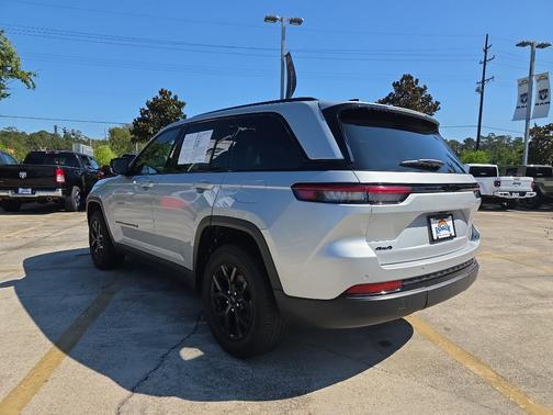2024 Jeep Grand Cherokee Laredo