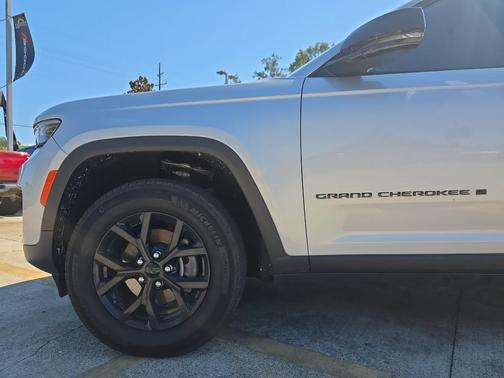 2024 Jeep Grand Cherokee Laredo