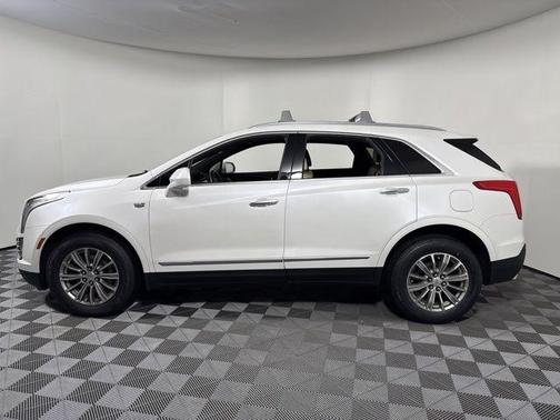 Crystal White Tri-Coat 2019 Cadillac XT5 Luxury