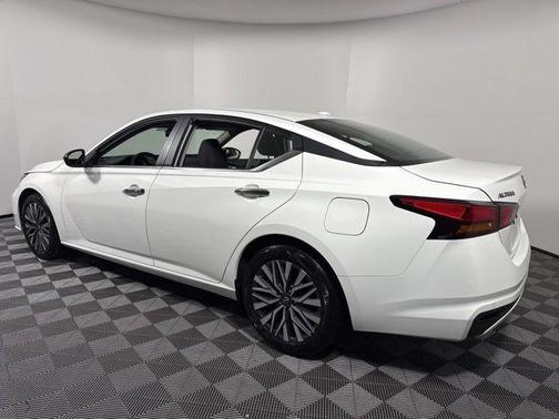 Glacier White 2025 Nissan Altima SV