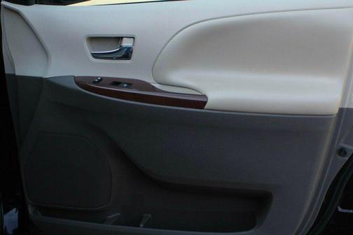 Black 2014 Toyota Sienna XLE