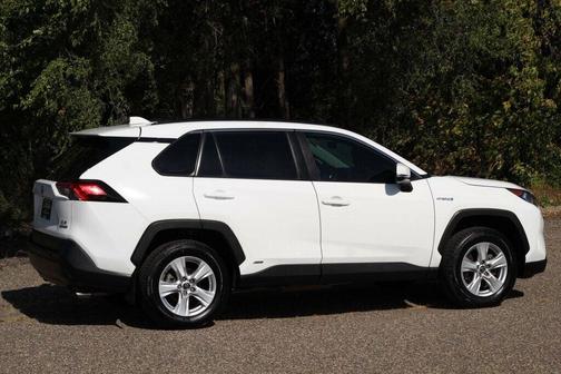 2020 Toyota RAV4 Hybrid XLE