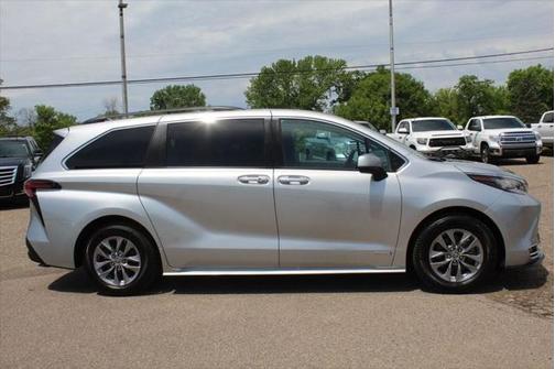 2021 Toyota Sienna XLE 7 Passenger
