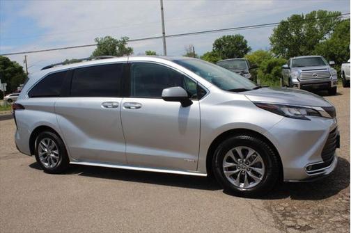 2021 Toyota Sienna XLE 7 Passenger