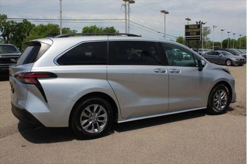2021 Toyota Sienna XLE 7 Passenger