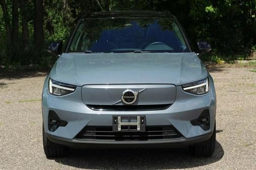 Thunder Grey Metallic 2023 Volvo XC40 Recharge Pure Electric Twin Plus