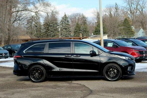 2022 Toyota Sienna XSE 7 Passenger