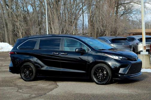 2022 Toyota Sienna XSE 7 Passenger