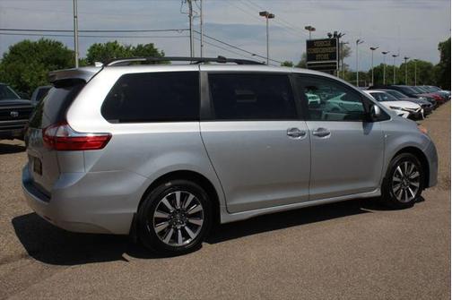 2019 Toyota Sienna XLE Premium