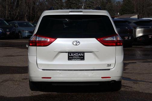 2017 Toyota Sienna XLE