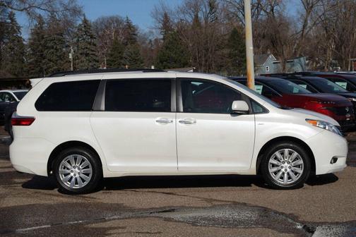 2017 Toyota Sienna XLE