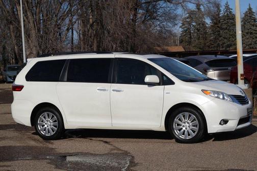 2017 Toyota Sienna XLE