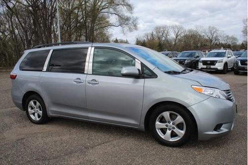 2017 Toyota Sienna LE