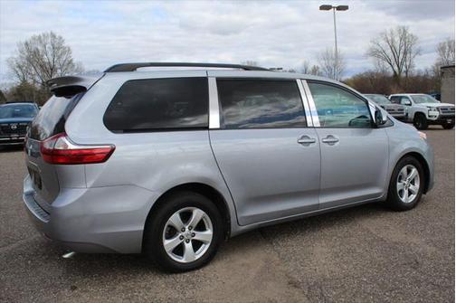 2017 Toyota Sienna LE