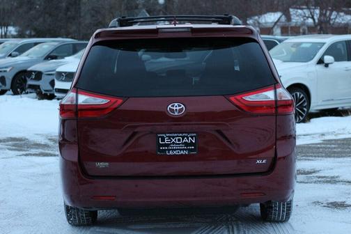 2019 Toyota Sienna XLE
