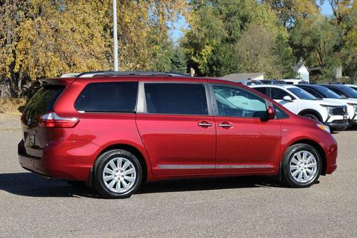 2017 Toyota Sienna XLE