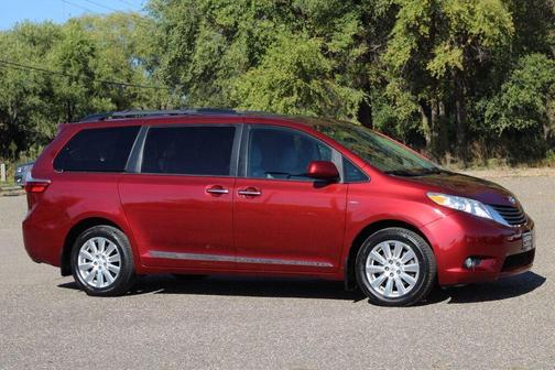 2017 Toyota Sienna XLE