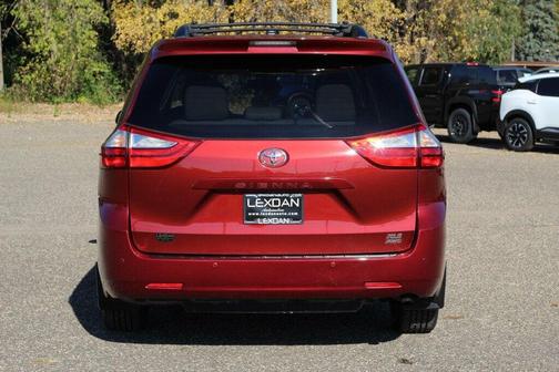 2017 Toyota Sienna XLE