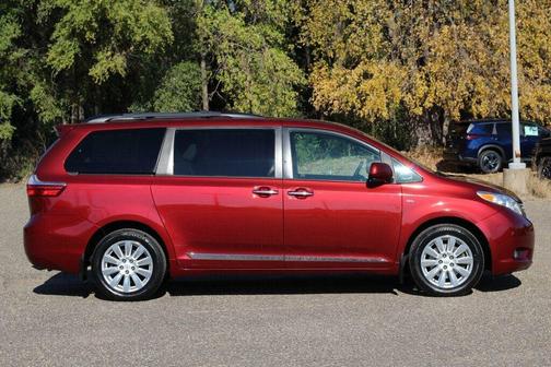 2017 Toyota Sienna XLE