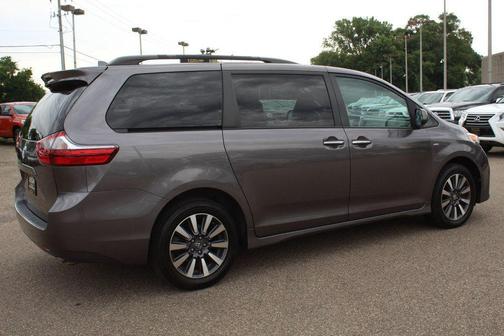 2020 Toyota Sienna XLE Premium