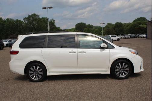2020 Toyota Sienna XLE Premium