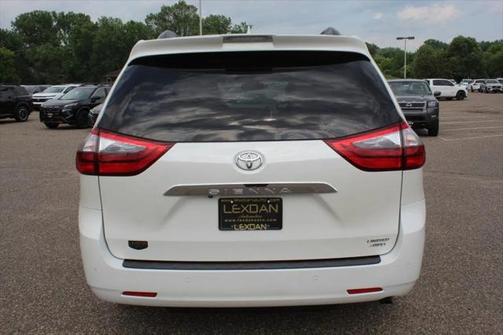 2020 Toyota Sienna XLE Premium