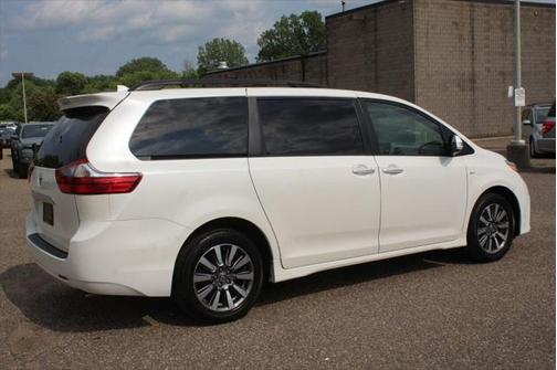 2020 Toyota Sienna XLE Premium