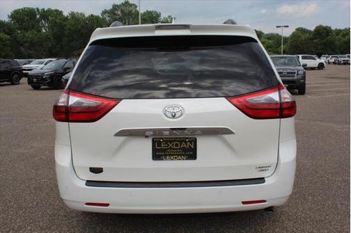 2020 Toyota Sienna XLE Premium