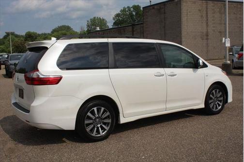 2020 Toyota Sienna XLE Premium