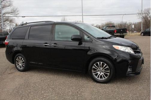 2019 Toyota Sienna XLE