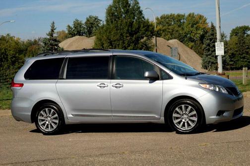 2011 Toyota Sienna LE