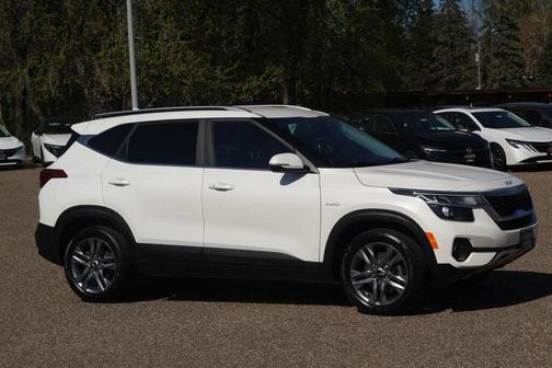 Snow White Pearl 2023 Kia Seltos S