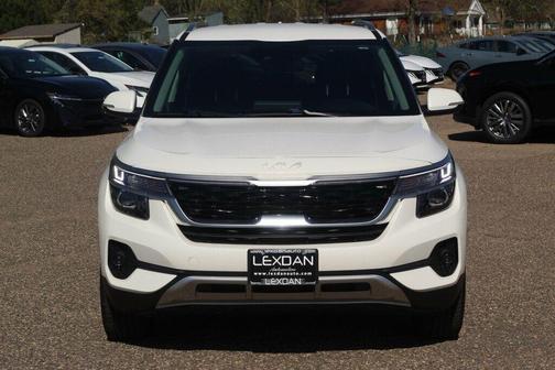 Snow White Pearl 2023 Kia Seltos S