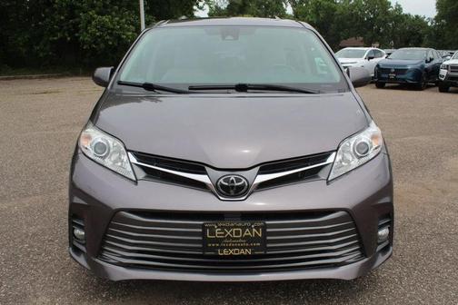 2020 Toyota Sienna XLE